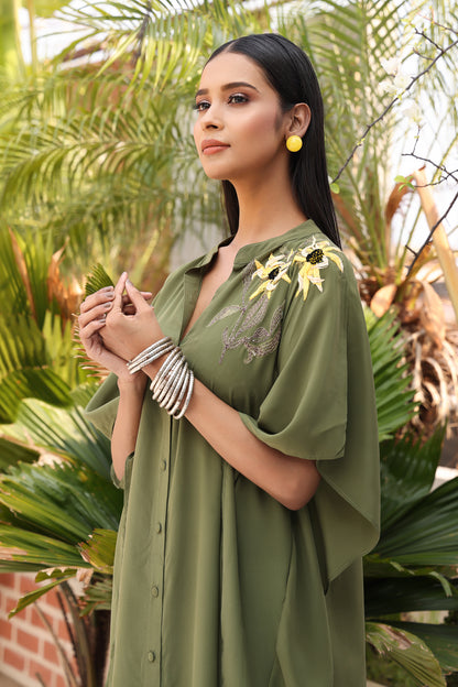 Flowy kaftan with an asymmetrical hemline and contrasting embroidery