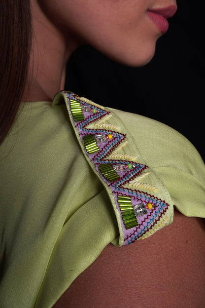 Daiquiri green long dress with geometric embroidery on the lapel